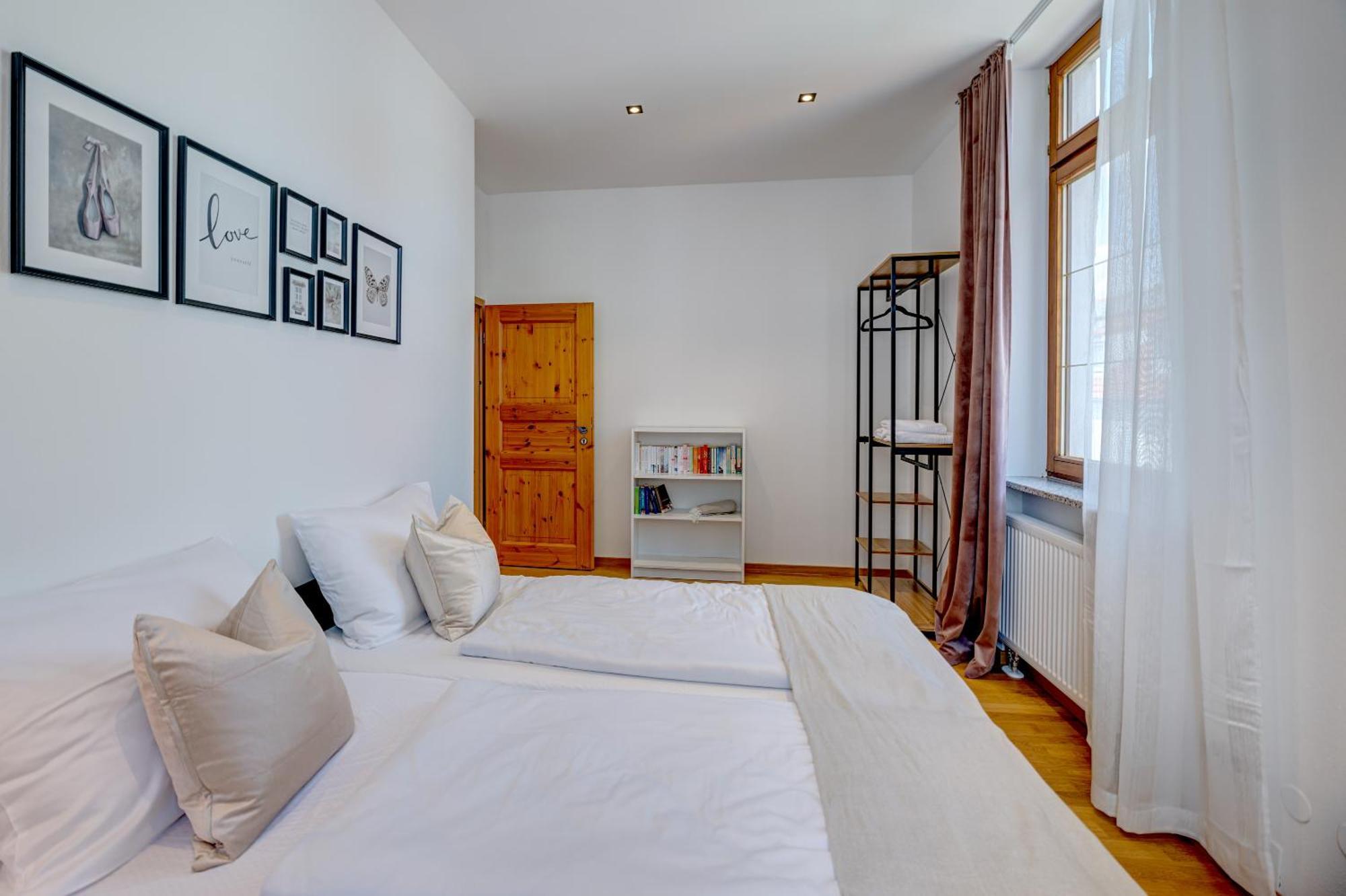 Kaza Guesthouse, Centrally Located 2 & 3 Bedroom Apartments In Augsburg Exterior photo